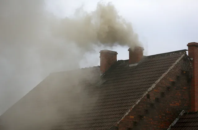 Smog oraz zanieczyszczenie powietrza – w jaki sposób nielegalne spalanie odpadów wpływa na zdrowie oraz życie Polaków?