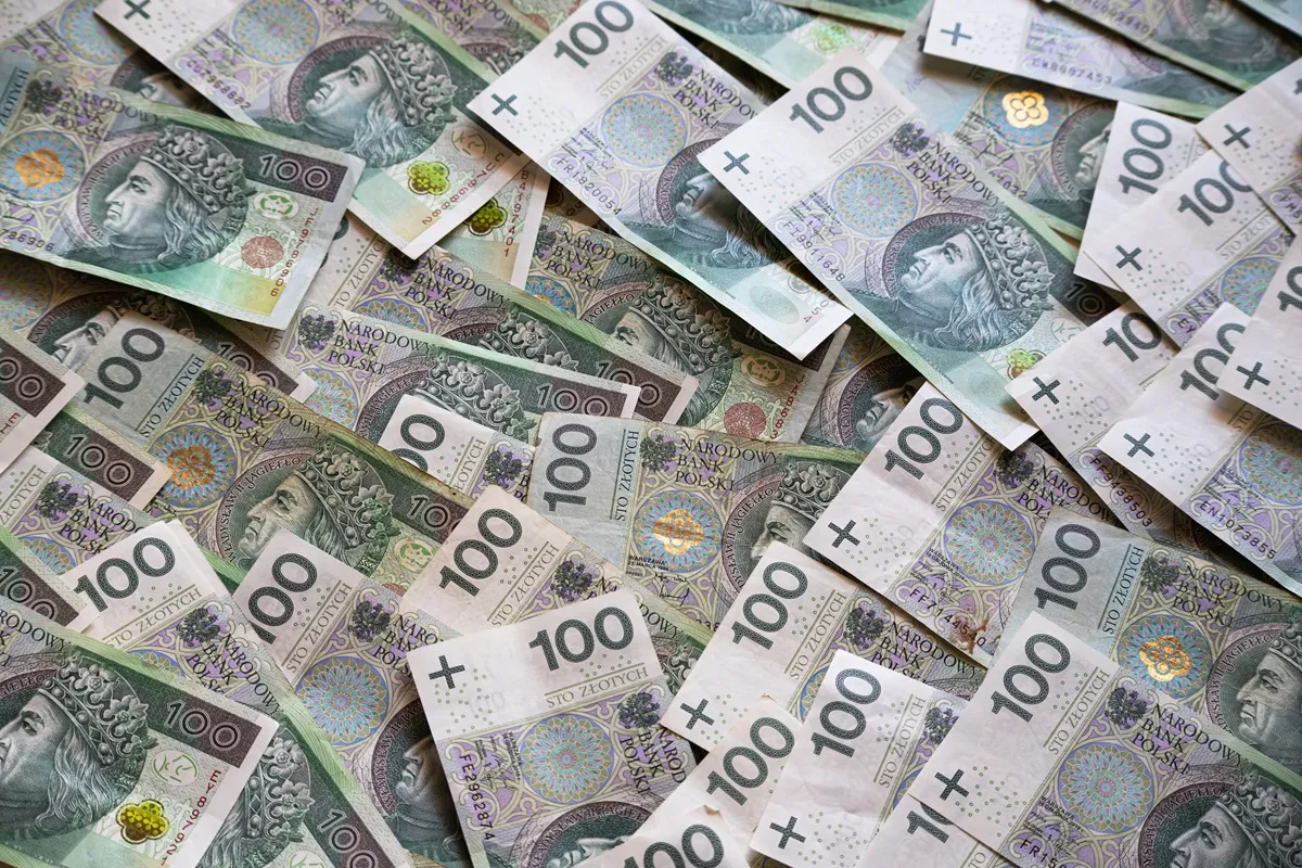 Pensja a wysoka emerytura. Ile musisz zarabiać, aby Twoje świadczenie emerytalne wynosiło 8000 zł?