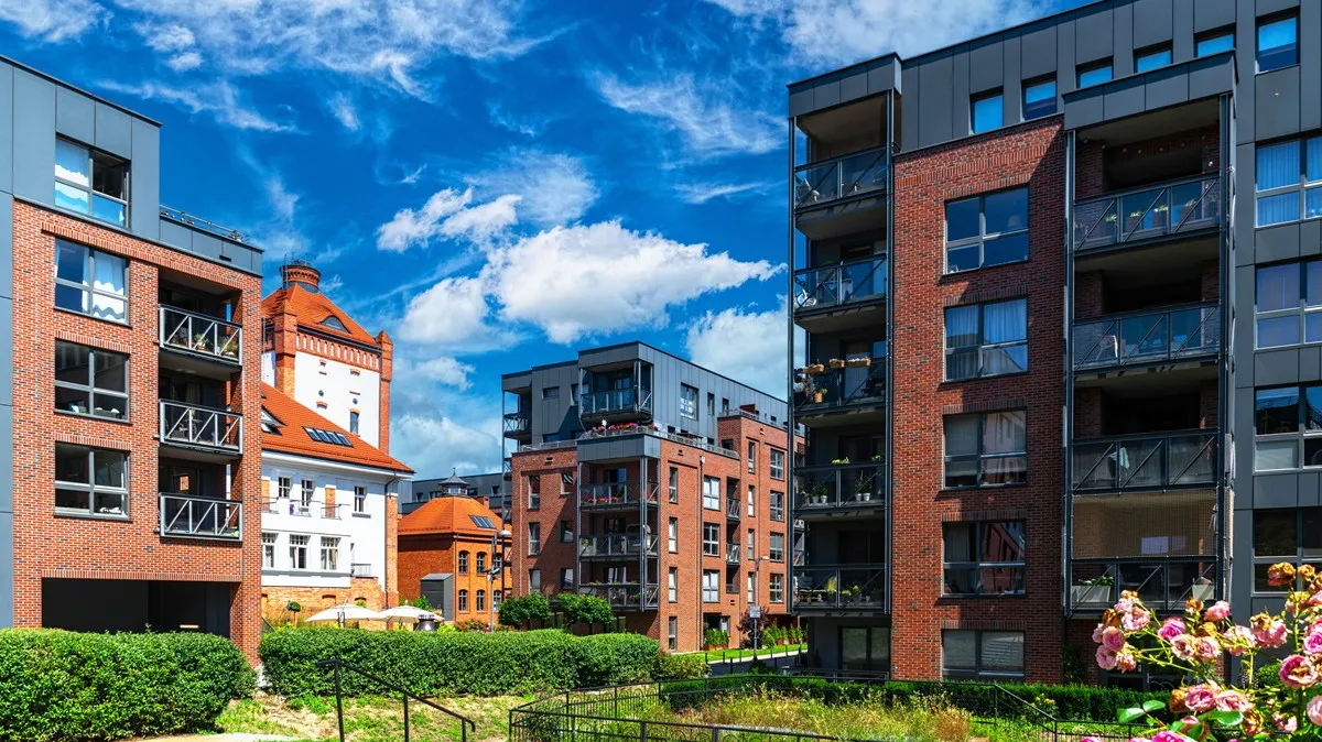 Rynek nieruchomości ma się lepiej niż rok temu. Więcej kredytów i stabilne ceny