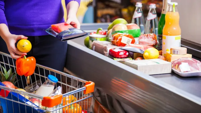 Ceny w marketach szybują pod niebo. W tych jest najtaniej