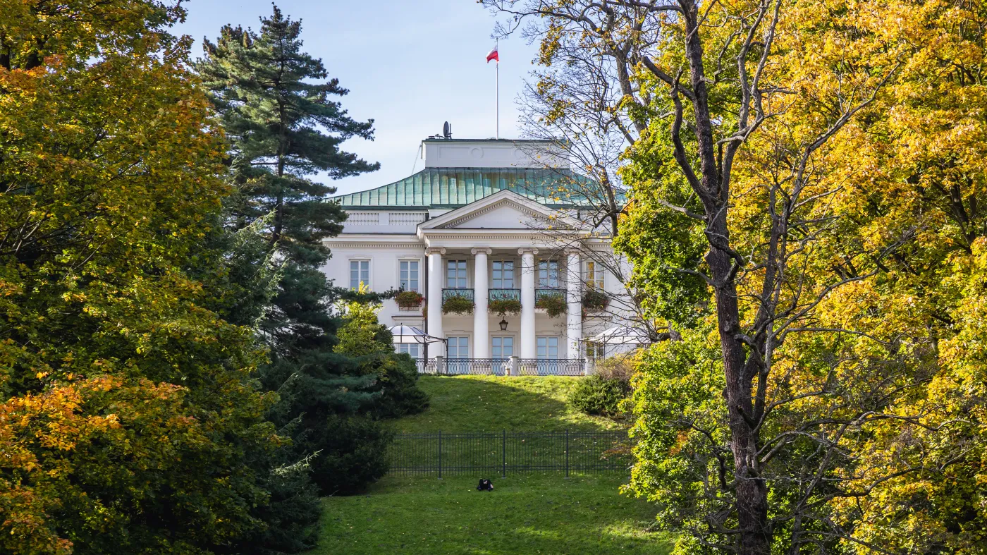 Dron nad warszawskim Belwederem! Alarm przy rządowych budynkach