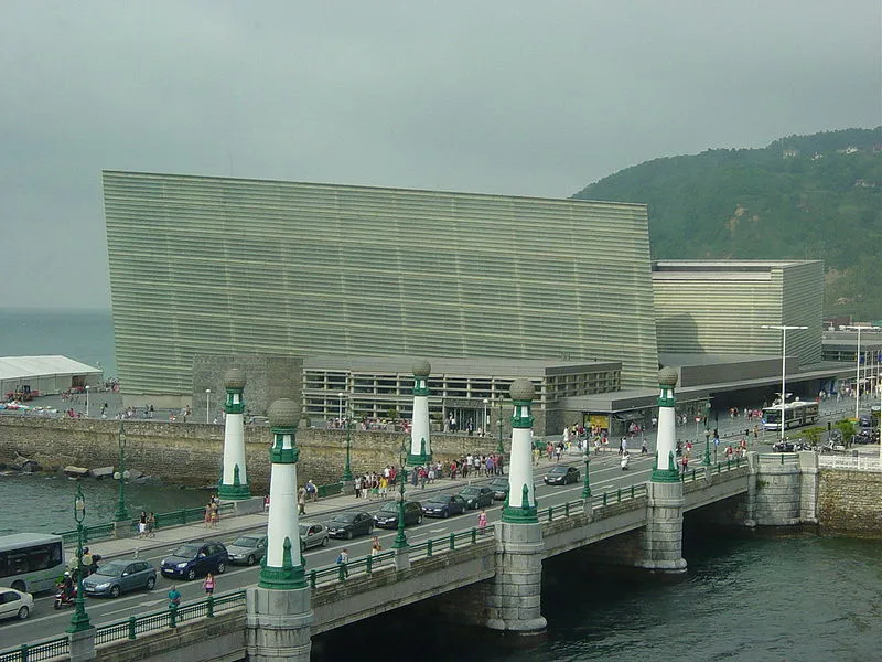 1336265-san-sebastian-palacio-kursaal-autor-generalpoteito-creative-commons-attribution-share-alike-2-5-generic.jpg