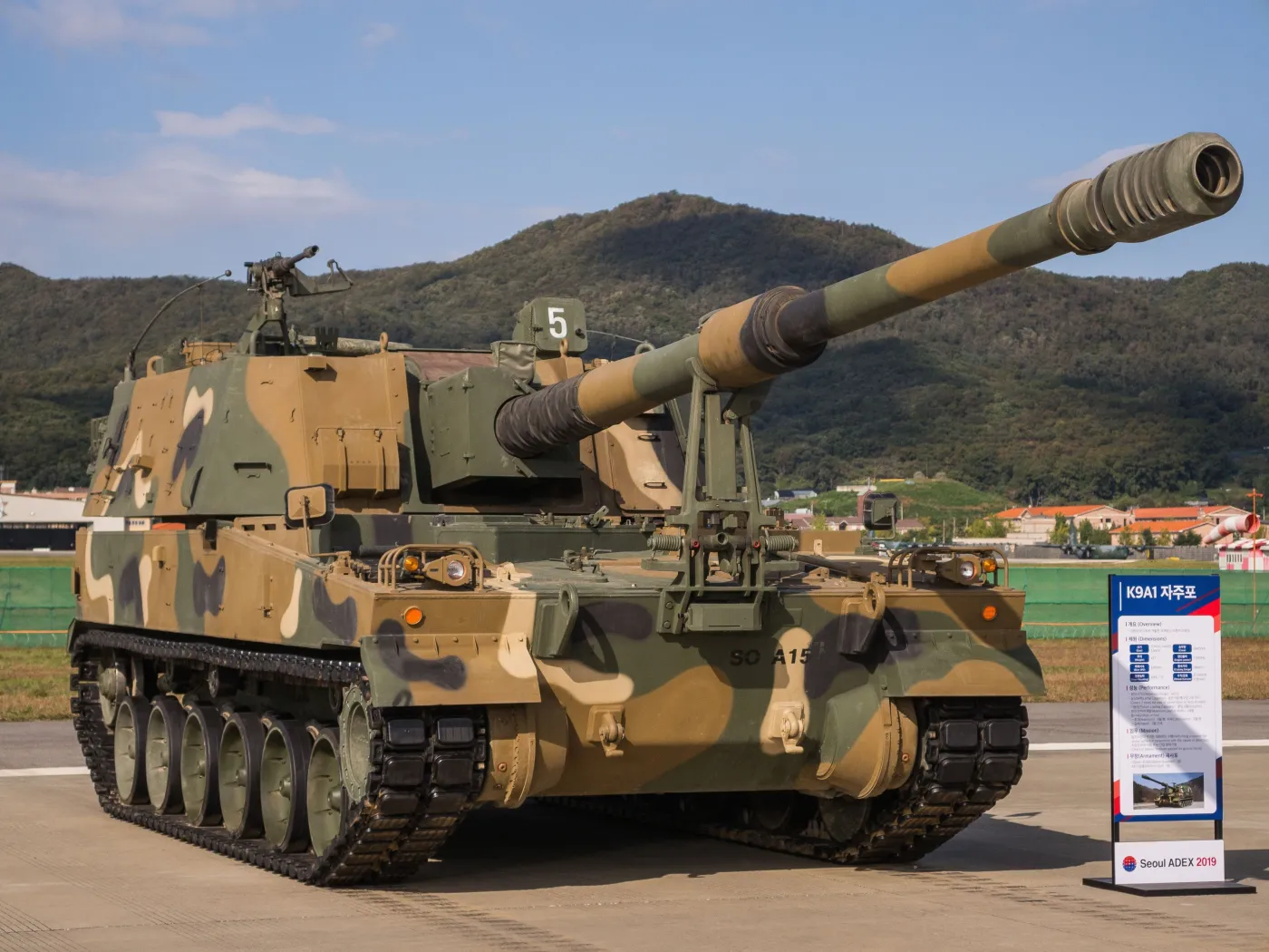 Południowo koreańska, samobieżna armatohaubic K9, 155 mm 