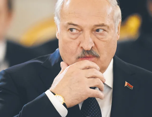 Łukaszenka ma dość. Walnął pięścią i kazał naukowcom „wyprzedzić czasy”