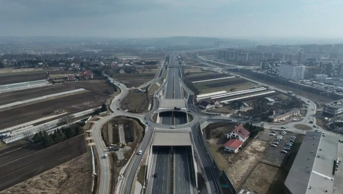 Utrudnienia w ruchu na północnej obwodnicy Krakowa. Prowadza prace serwisowe w tunelach