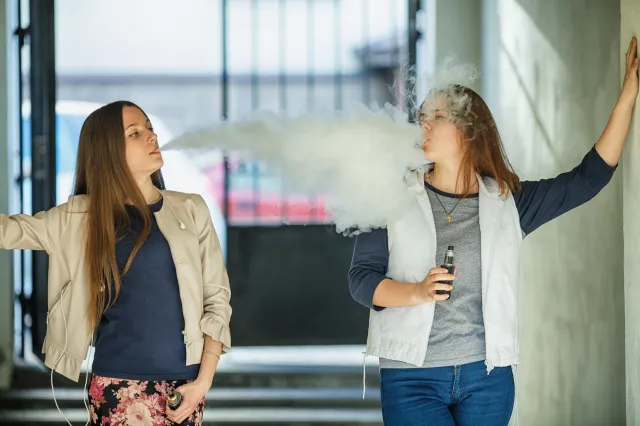 Palacze albo pożegnają się z nałogiem, albo stracą pracę. Drastyczna zmiana prawa