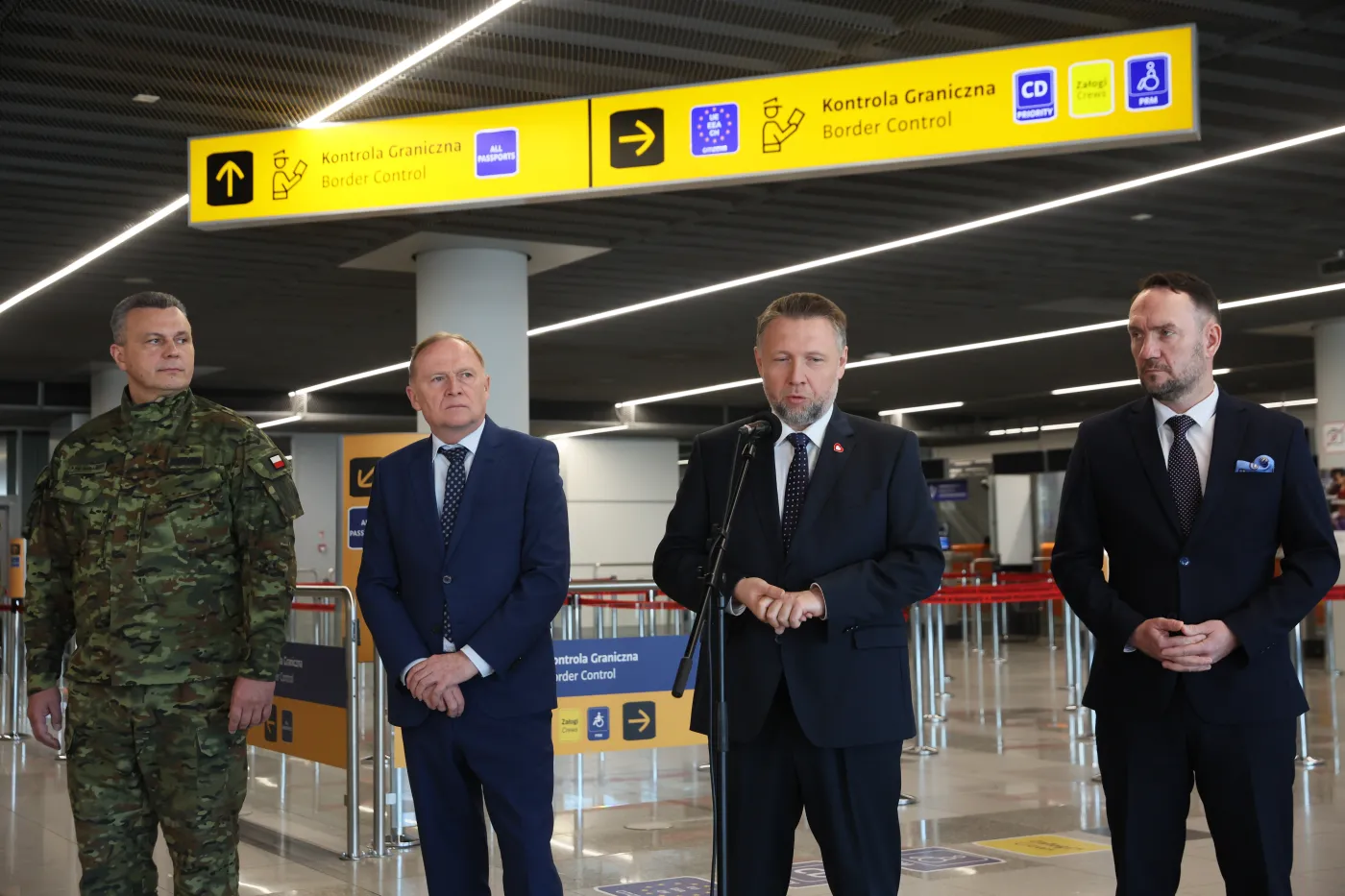 System Wjazdu/Wyjazdu na wszystkich granicach. Szef MSWiA komentuje