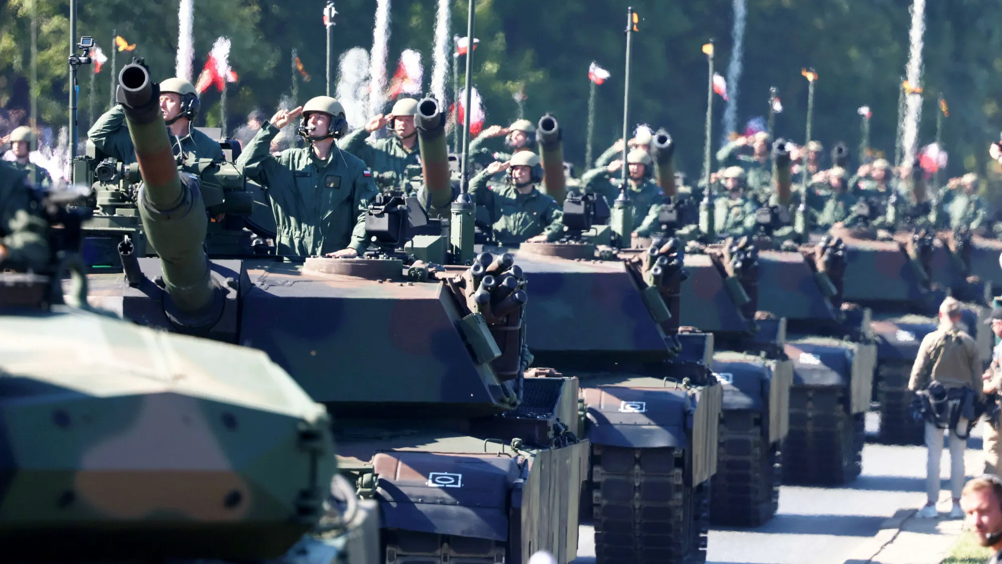 Hundreds of tanks on their way to Polish. The steel fist grows stronger