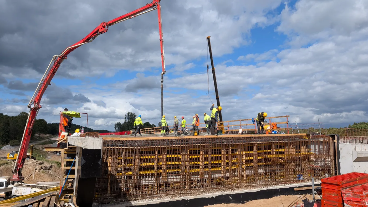 Odcinek S11 Bobolice – Szczecinek, betonowanie obiektu mostowego