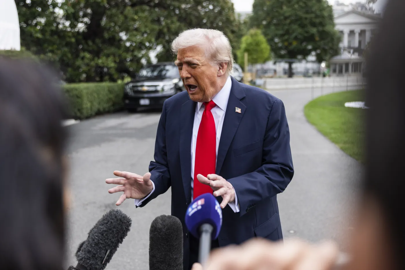 Trump: Zełenski musi zawrzeć układ z Putinem. "Oni się nienawidzą"