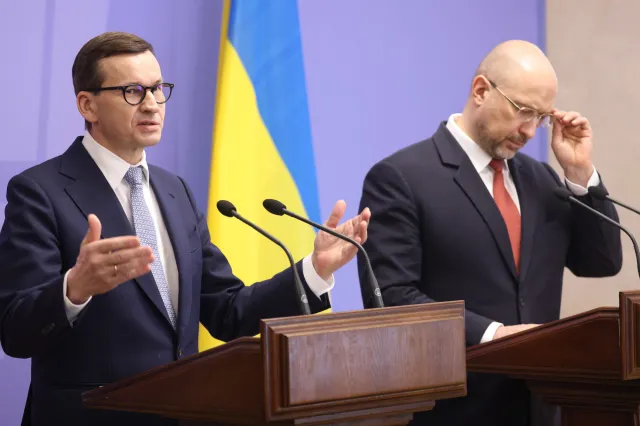 Morawiecki: Uruchamiając Nord Stream 2, Berlin nabija pistolet Putinowi