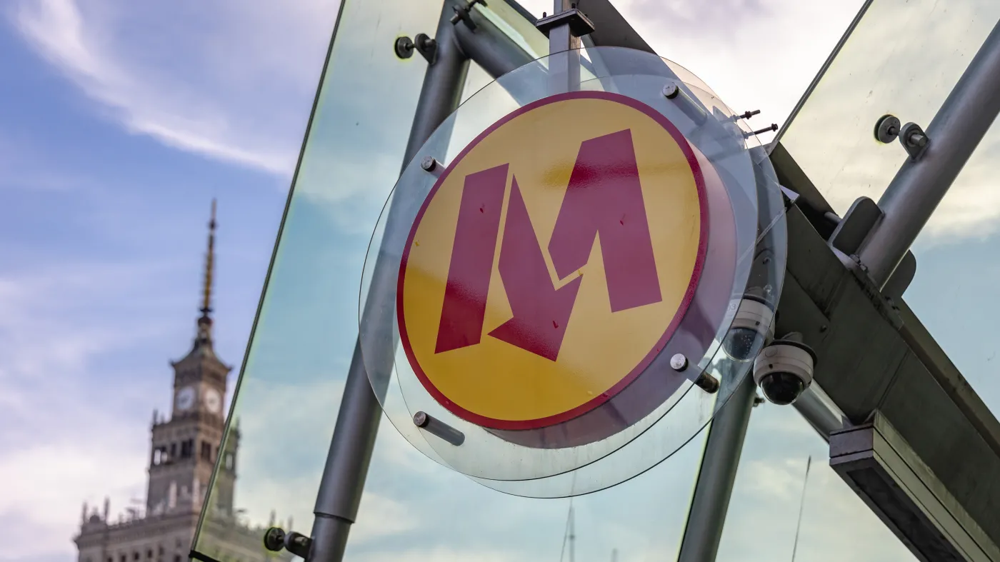 Dwie stacje metra w Warszawie bez pozwolenia na otwarcie