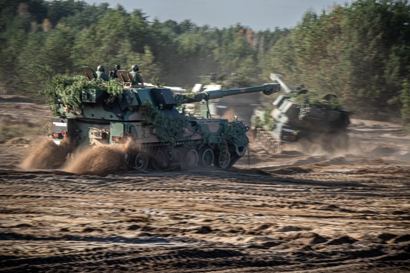 Polskie armatohaubice samobieżne Krab w trakcie szkolenia Puma 22.