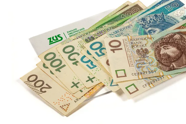 Kilkaset złotych miesięcznie poza 13. i 14. emeryturą. Oto, komu Państwo wypłaci dodatkowe pieniądze