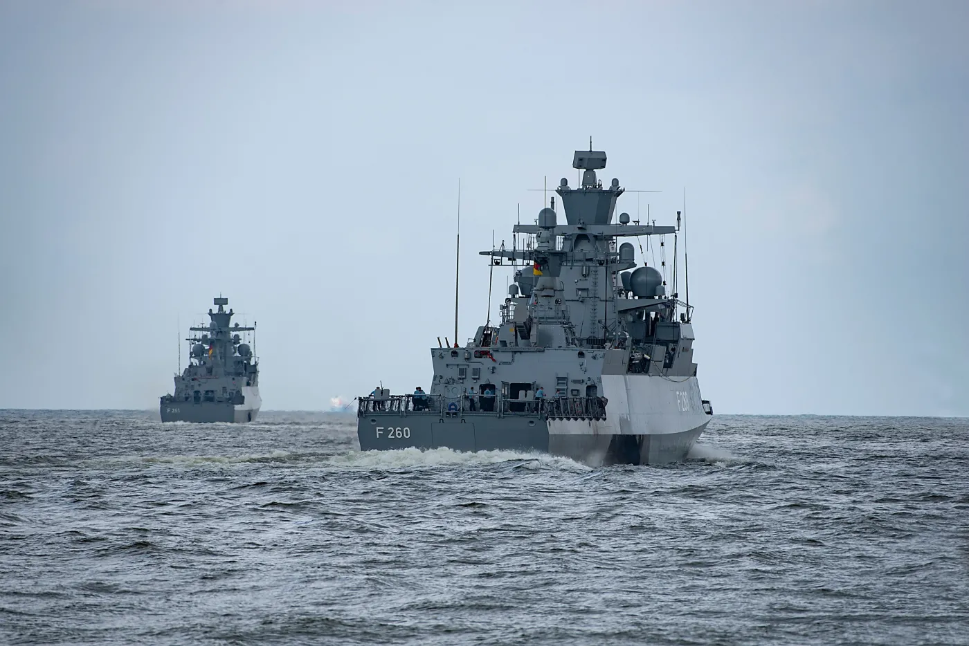 Okręty wojenne płyną w kierunku Bałtyku. NATO wysyła sygnał do Rosji