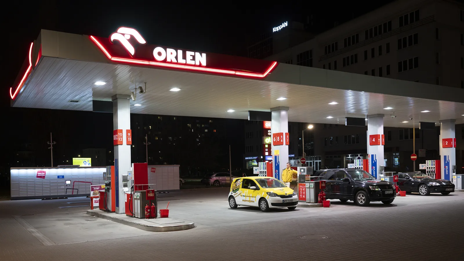 Prezydent podpisał ustawę i paliwa tanieją. Teraz akcje Orlenu i petro spółek drgnęły. Co dalej z notowaniami firm z branży paliwowej? Komentarz analityka po podpisie Prezydenta RP ustawy o podatku od nadzwyczajnych zysków