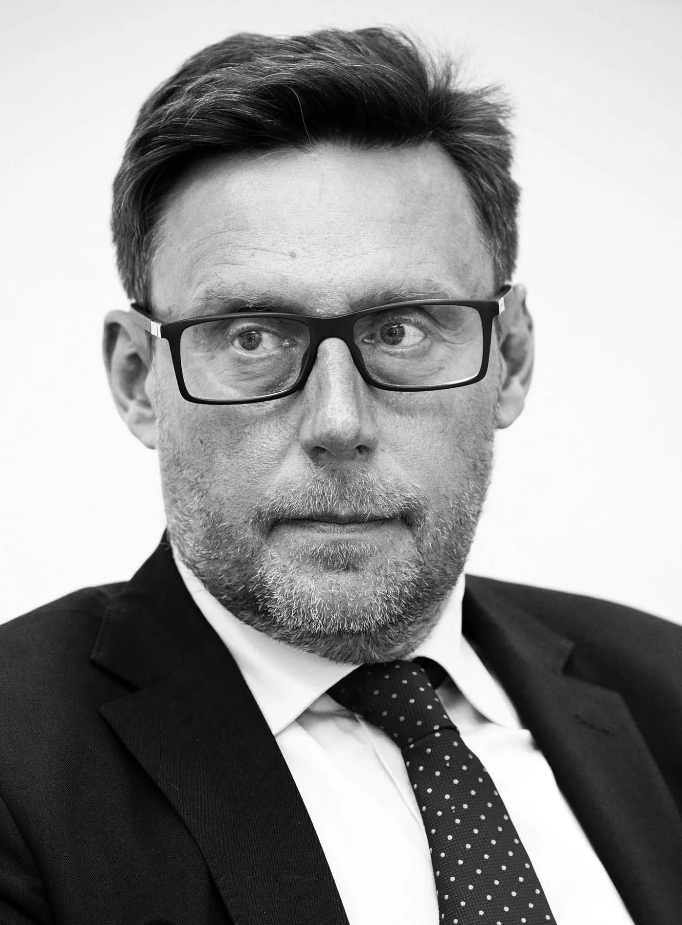 adwokat, partner w kancelarii Romanowski i Wspólnicy, od lat współpracuje z sektorem bankowym