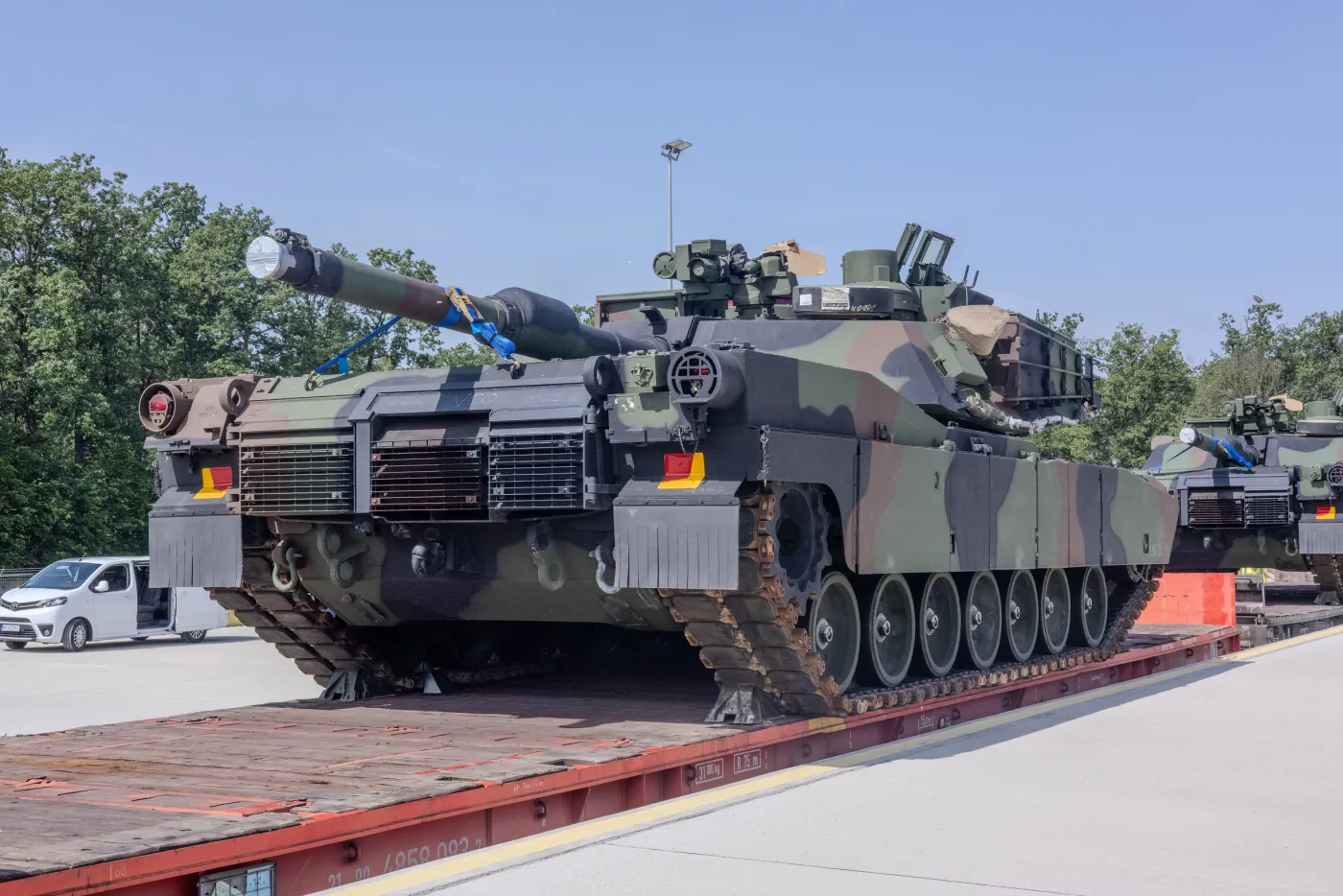 Amerykański czołg M1A2SEPv3 Abrams w trakcie transportu do Powidza.