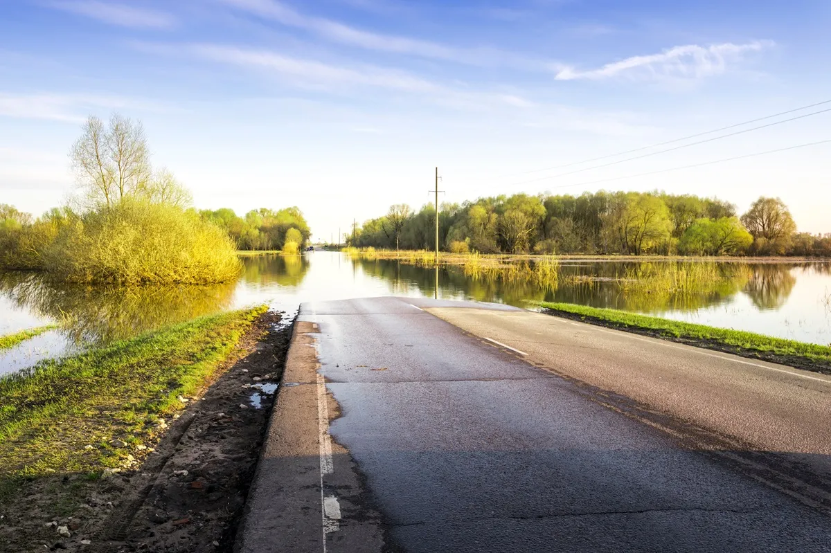 Nieobecność w pracy z powodu powodzi [Przepisy prawne]