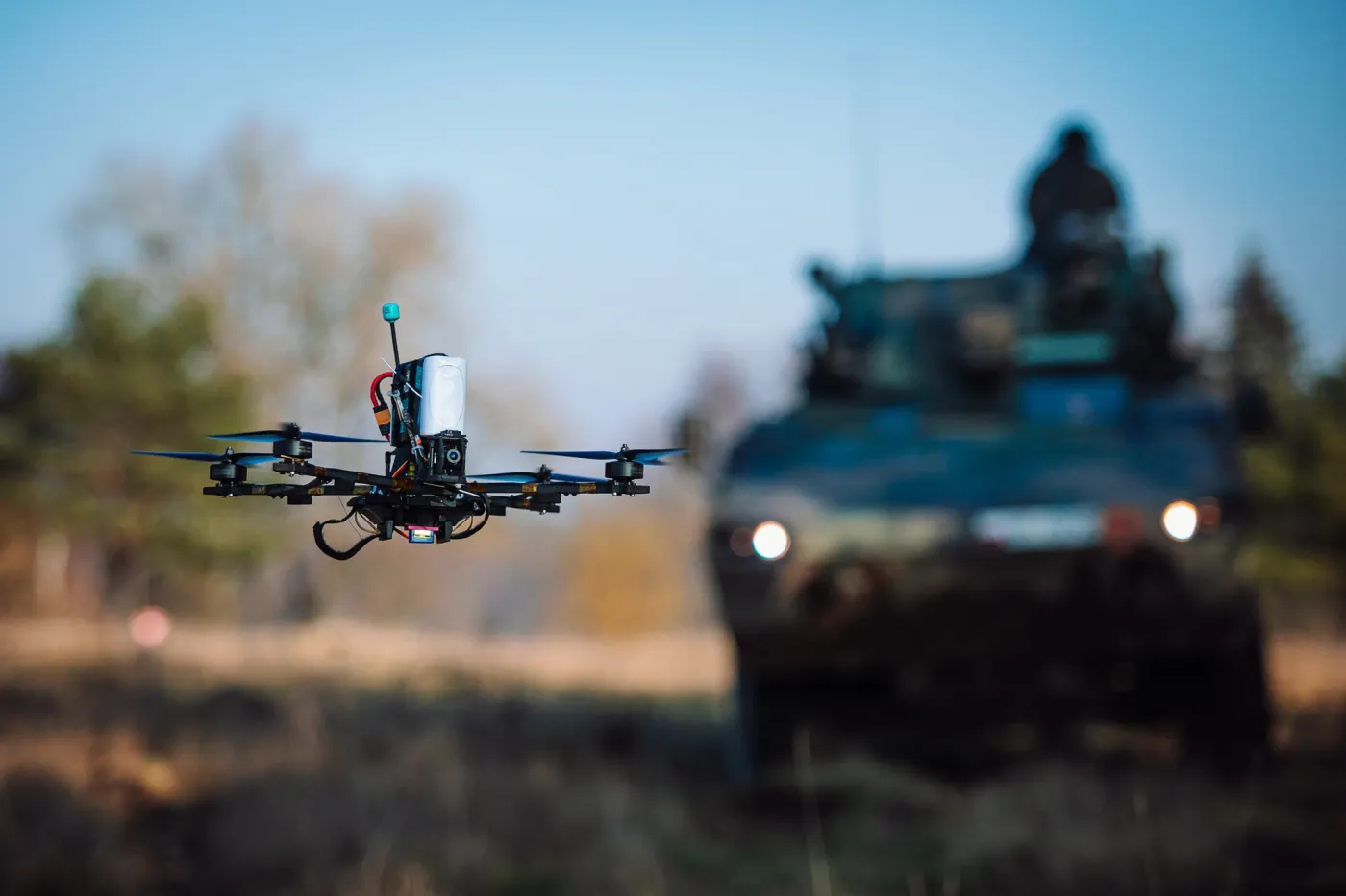 Niewielkie drony mogą być wykorzystane do ataku na lekko opancerzone pojazdy, a także do rażenia piechoty przeciwnika.