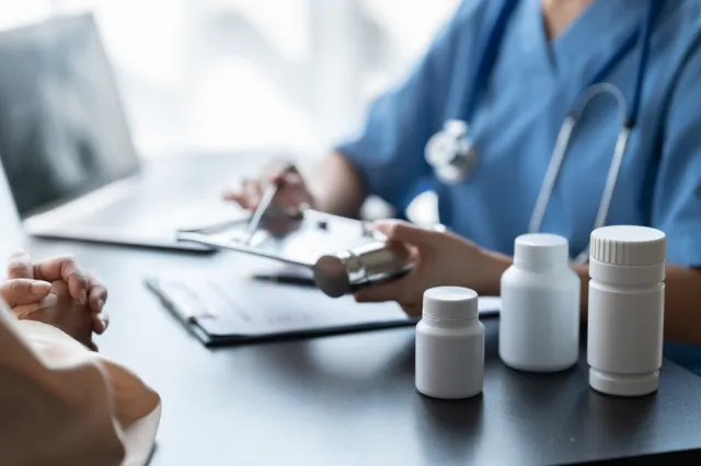 Szykuje się wielka rewolucja w zwolnieniach lekarskich. Na chorobowym będzie można zarabiać u innego pracodawcy. To niejedyna zmiana