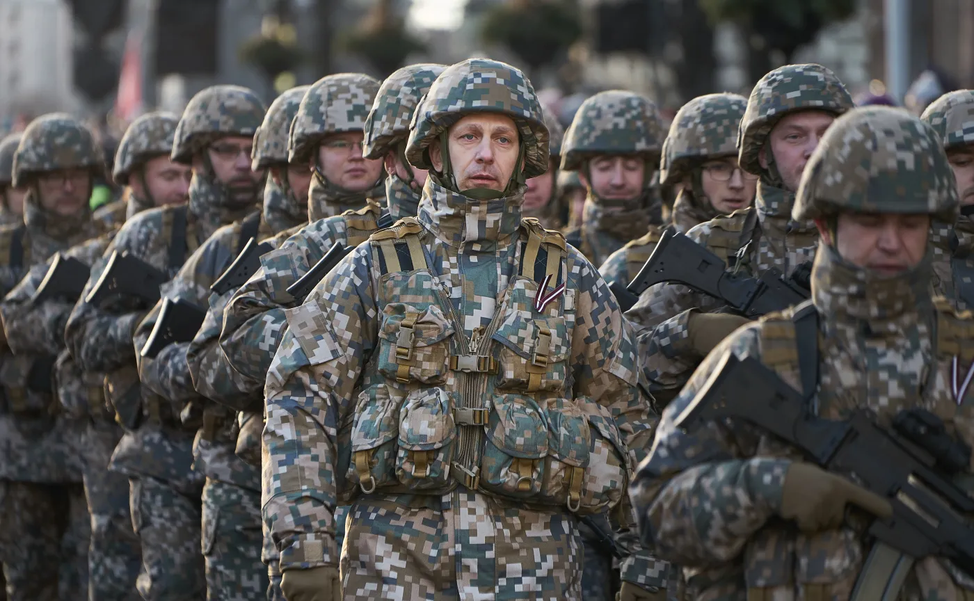Ten mały kraj zbroi się po zęby przed Rosją. Bierze przykład z Polski