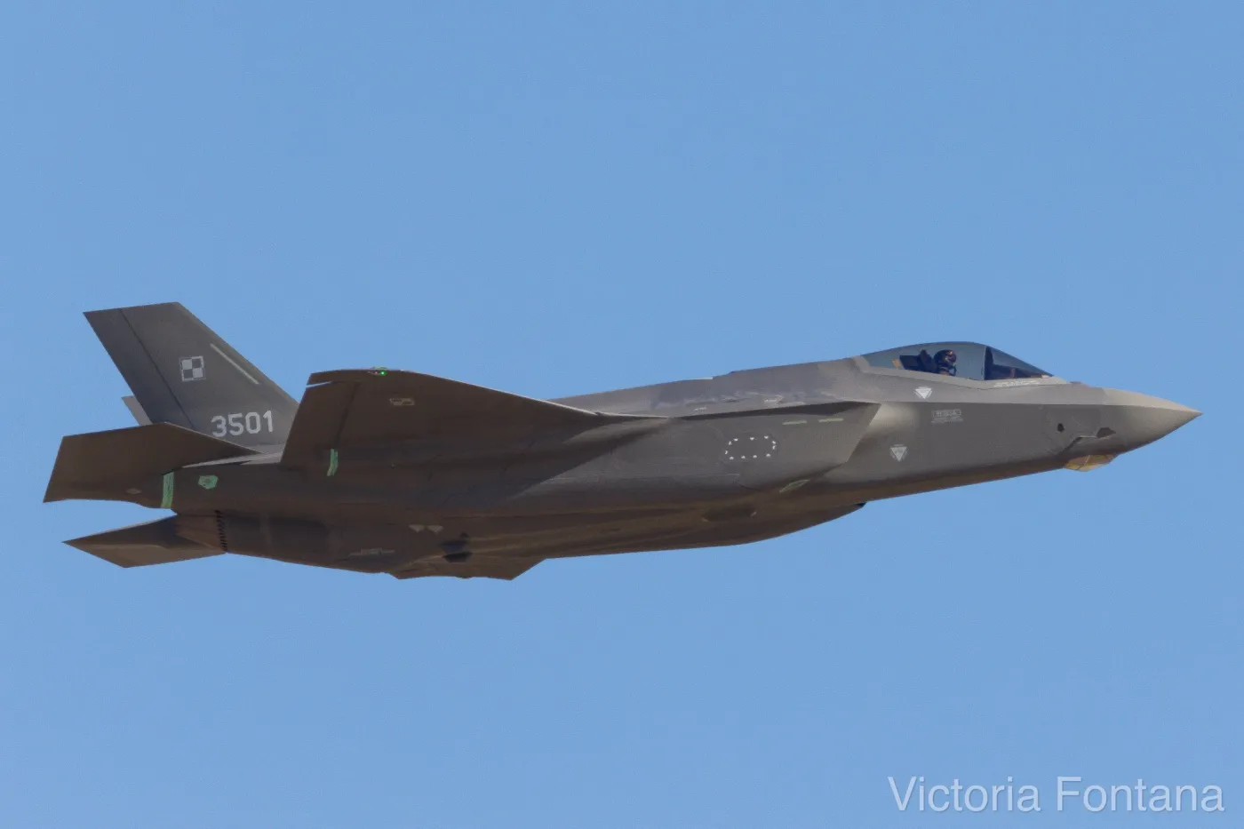 Pierwszy polski samolot F-35A o numerze 3501 w trakcie lotu testowego.