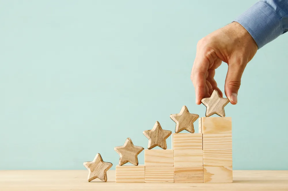 ocena kryteria oferta zamówienia publiczne przetarg fot. shutterstock