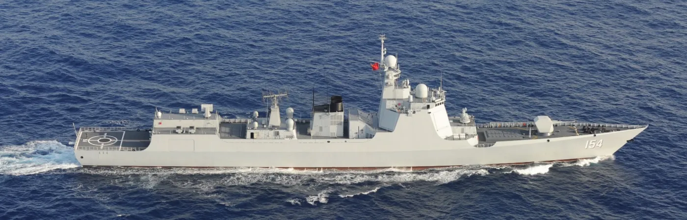 Chiński niszczyciel Xiamen (154) typu 052D (kod NATO: Luyang III). Okręty tego typu nazywane są czasem "chińskim AEGIS".