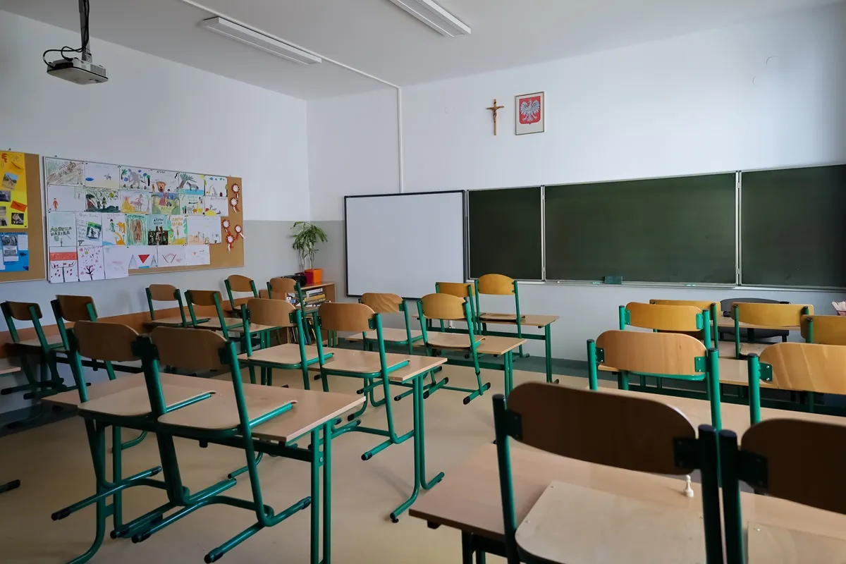 Przekroczenie norm radonu w szkole podstawowej w Jeleniej Górze. To bezbarwny, promieniotwórczy gaz