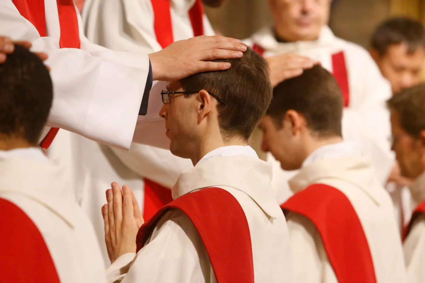 Spada liczba powołań