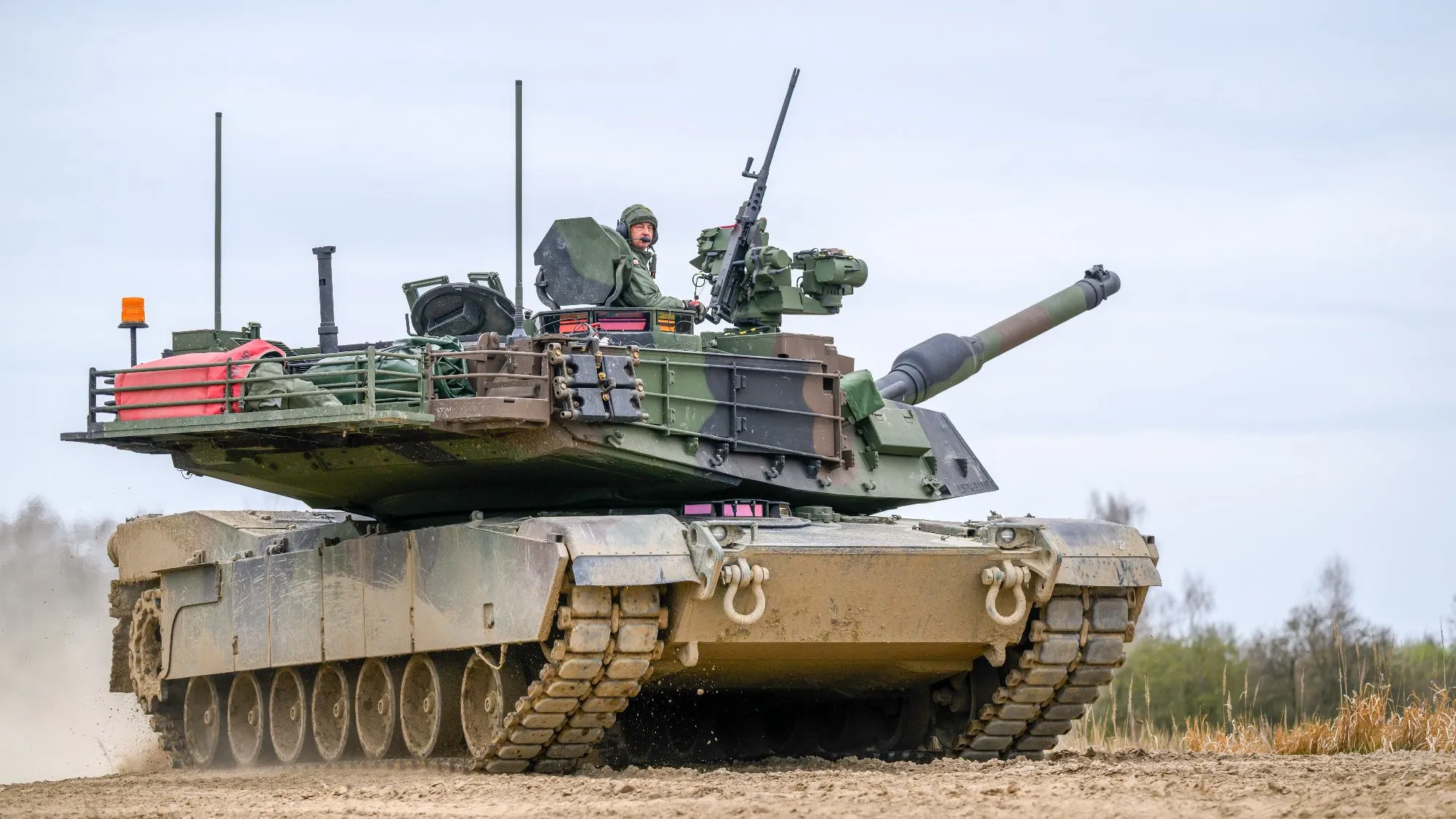 Польша купила сотни таких штук. Украинец признался в жестокой правде об Абрамсе