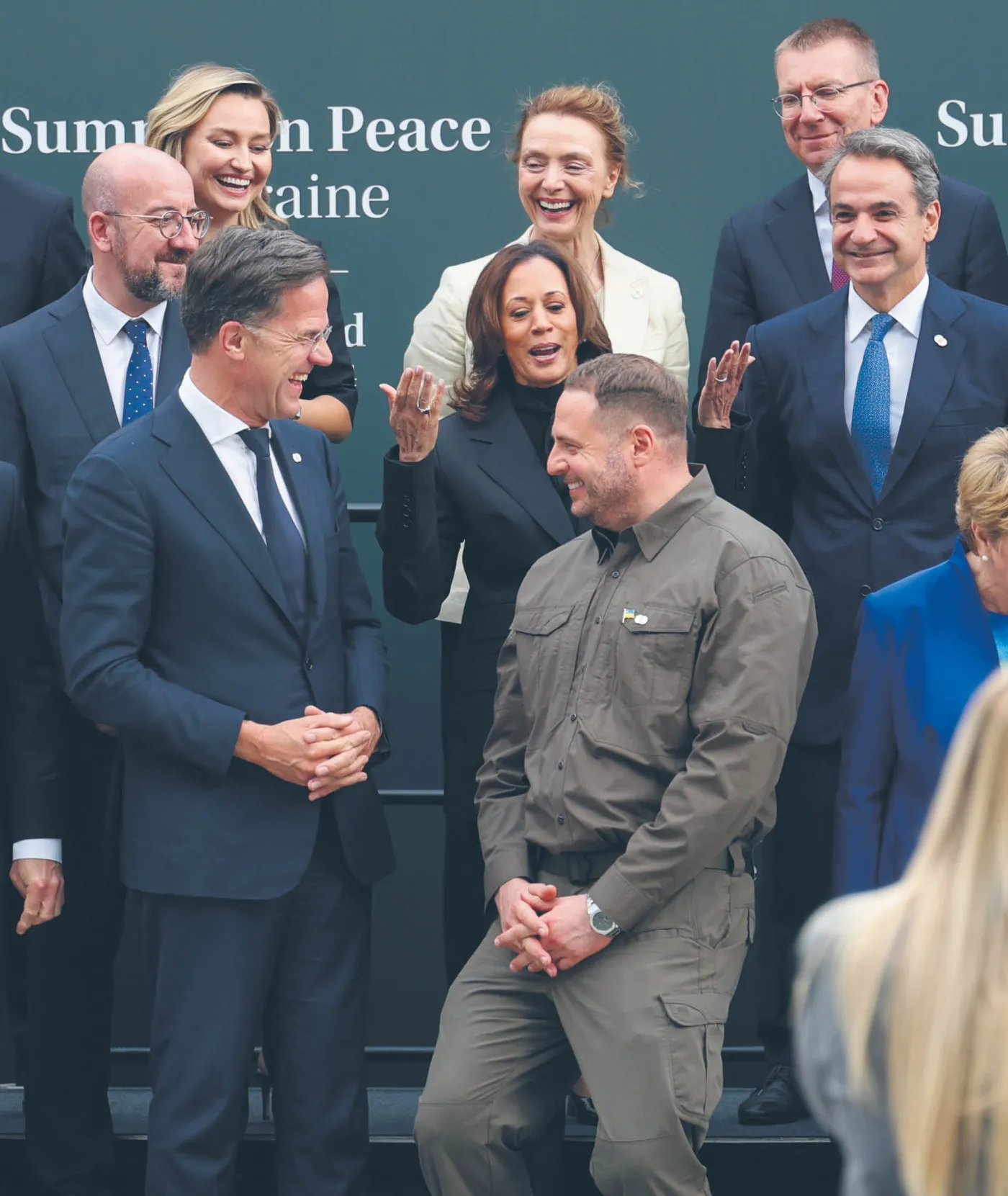 Andrij Jermak (bez garnitury) na szczycie pokojowym w Szwajcarii. 15 czerwca 2024 r.