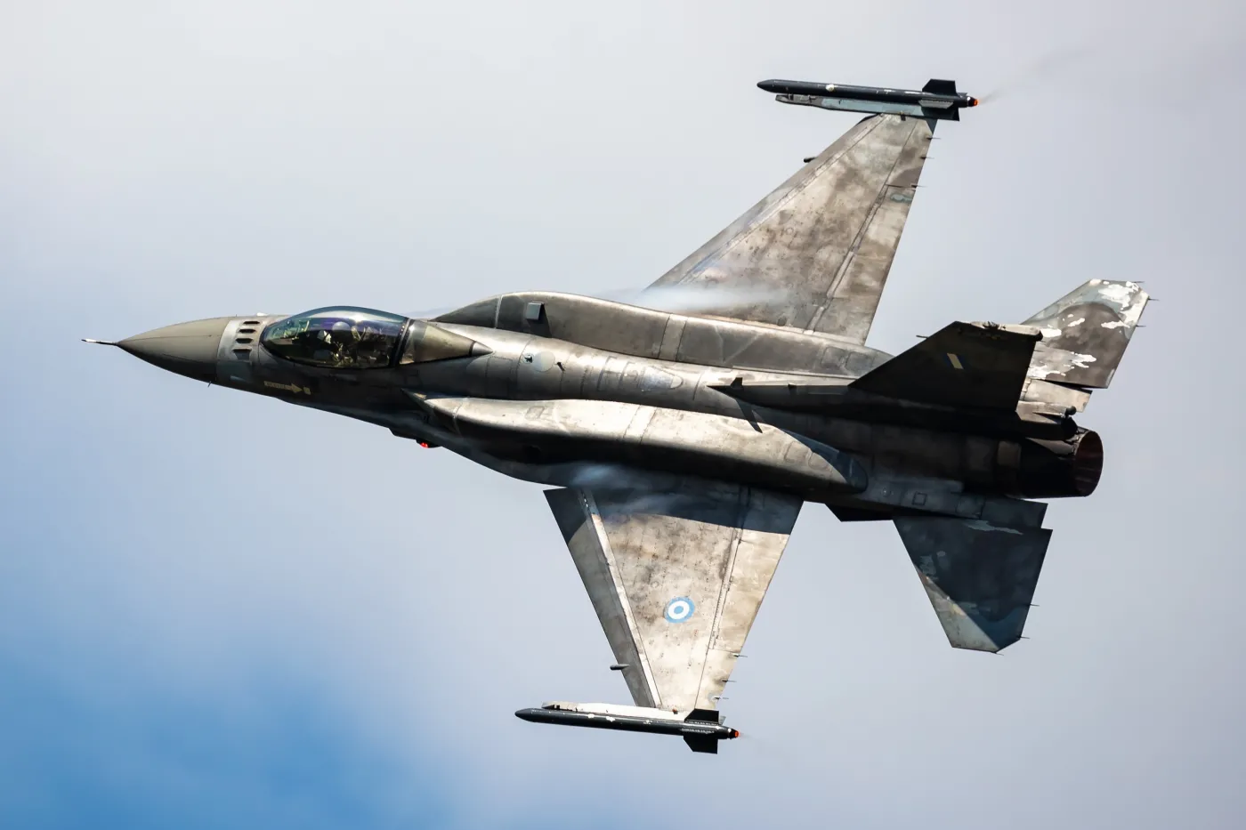Co dalej z modernizacją F-16? Szef MON odpowiada i zapowiada "bardzo dobre informacje"