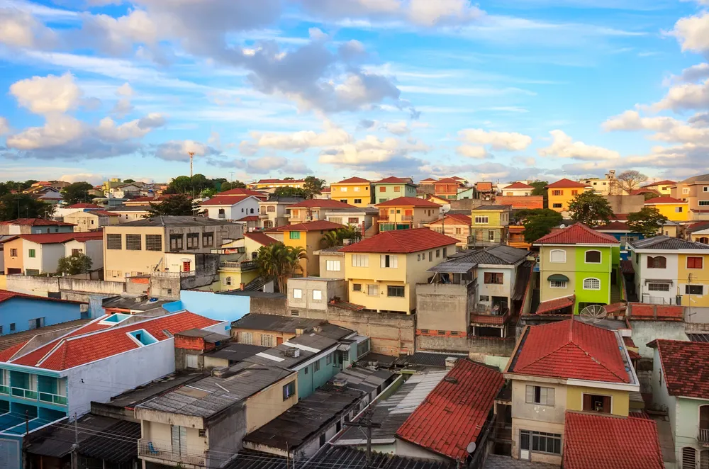 1376542-a-lot-of-small-houses-in-sao-paulo-during-the-sunny-cloudy-day-brazil.jpg
