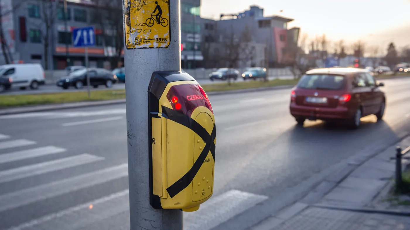 9600 nowych zakażeń koronawirusem. W marcu możliwe luzowanie obostrzeń