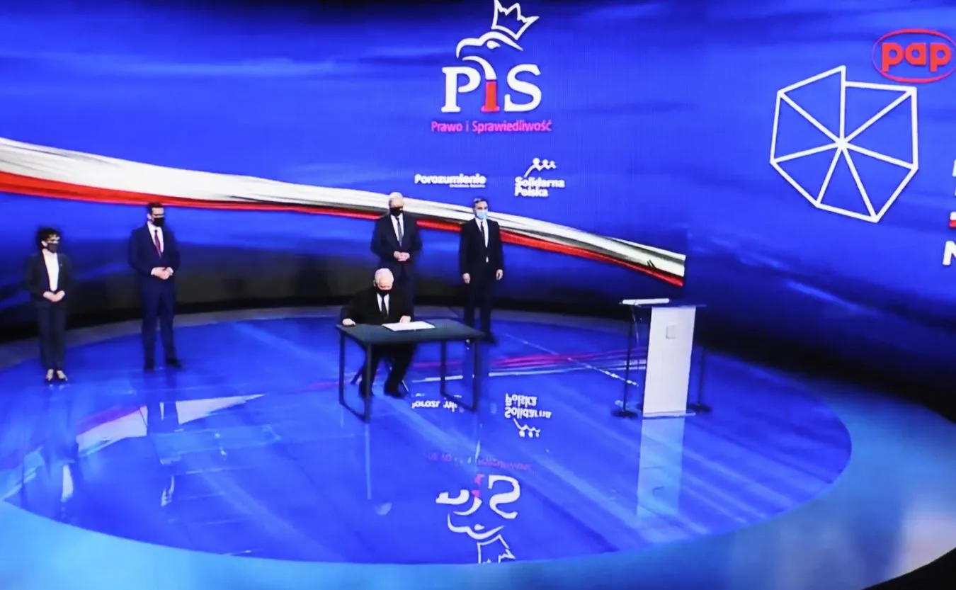 Liderzy ZP podpisali deklarację programową Polski Ład. "To dziesiątki gotowych ustaw"