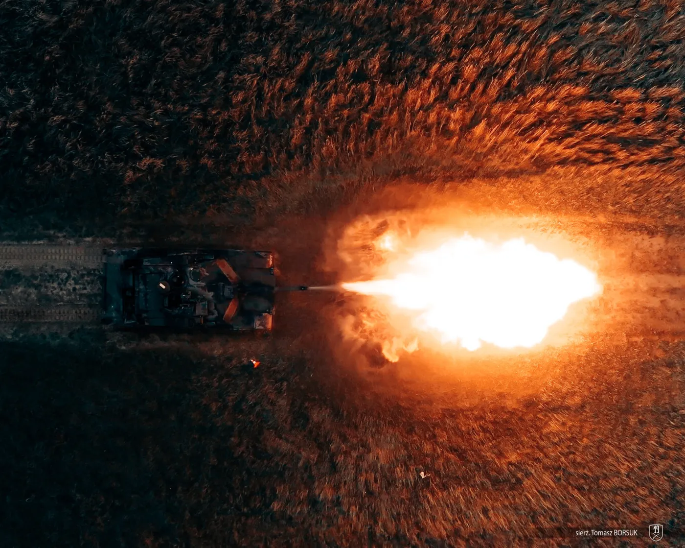 Nocne strzelanie czołgu M1A1FEP Abrams z 1 batalionu czołgów z Żurawicy.