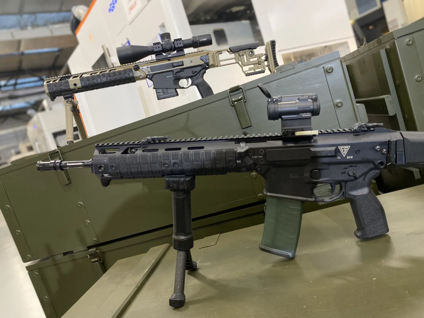 Karabin wyborowy MSBS GROT 762N (powyżej) oraz karabinek MSBS GROT C16 A2.