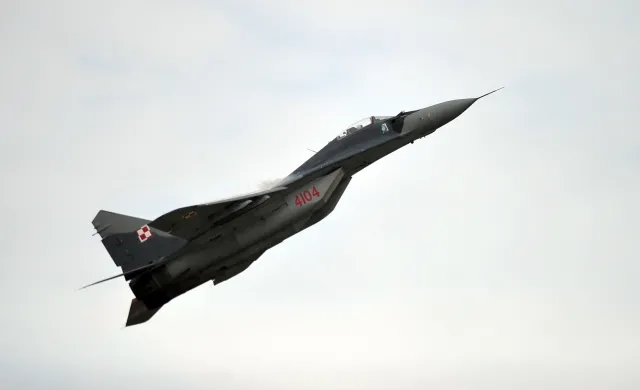 Polskie myśliwce polecą na wojnę z Rosją. Generał widzi poważne zagrożenie