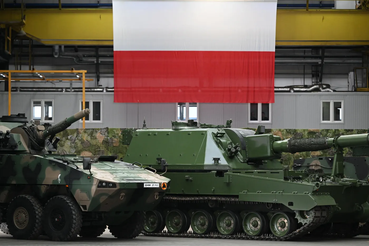 Zakłady zbrojeniowe mają pracować dzień i noc. Polska nie ma chwili do stracenia