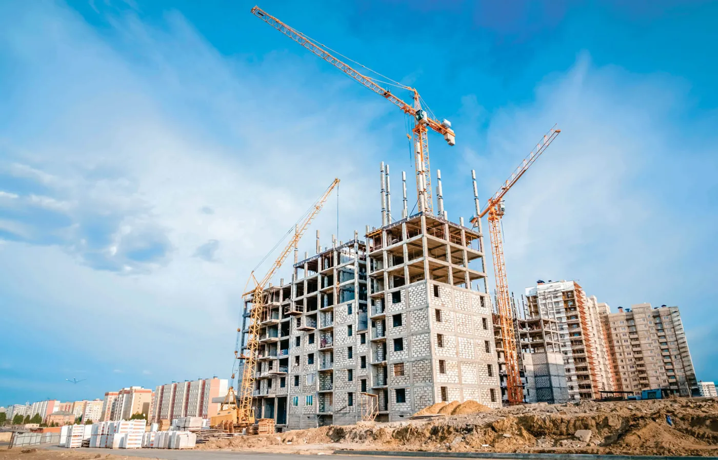 Jedna trzecia Polaków za biedna na kredyt, zbyt zamożna na pomoc państwa [ROZMOWA]