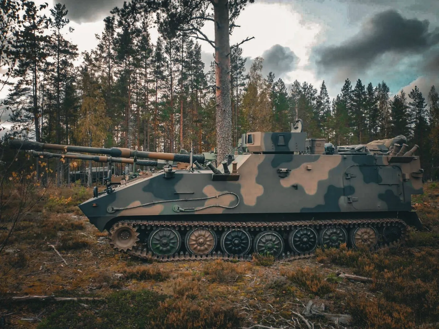 Wóz dowodzenia dla dywizjonu armatohaubic samobieżnych K9 na podwoziu LPG.