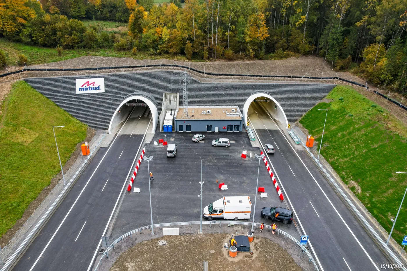 odcinek S1 pomiędzy Milówką a Przybędzą - tunel przez masyw Białożyński Groń