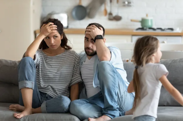 800 plus obcinają o połowę! Tym rodzicom ZUS wypłaci tylko 400 złotych