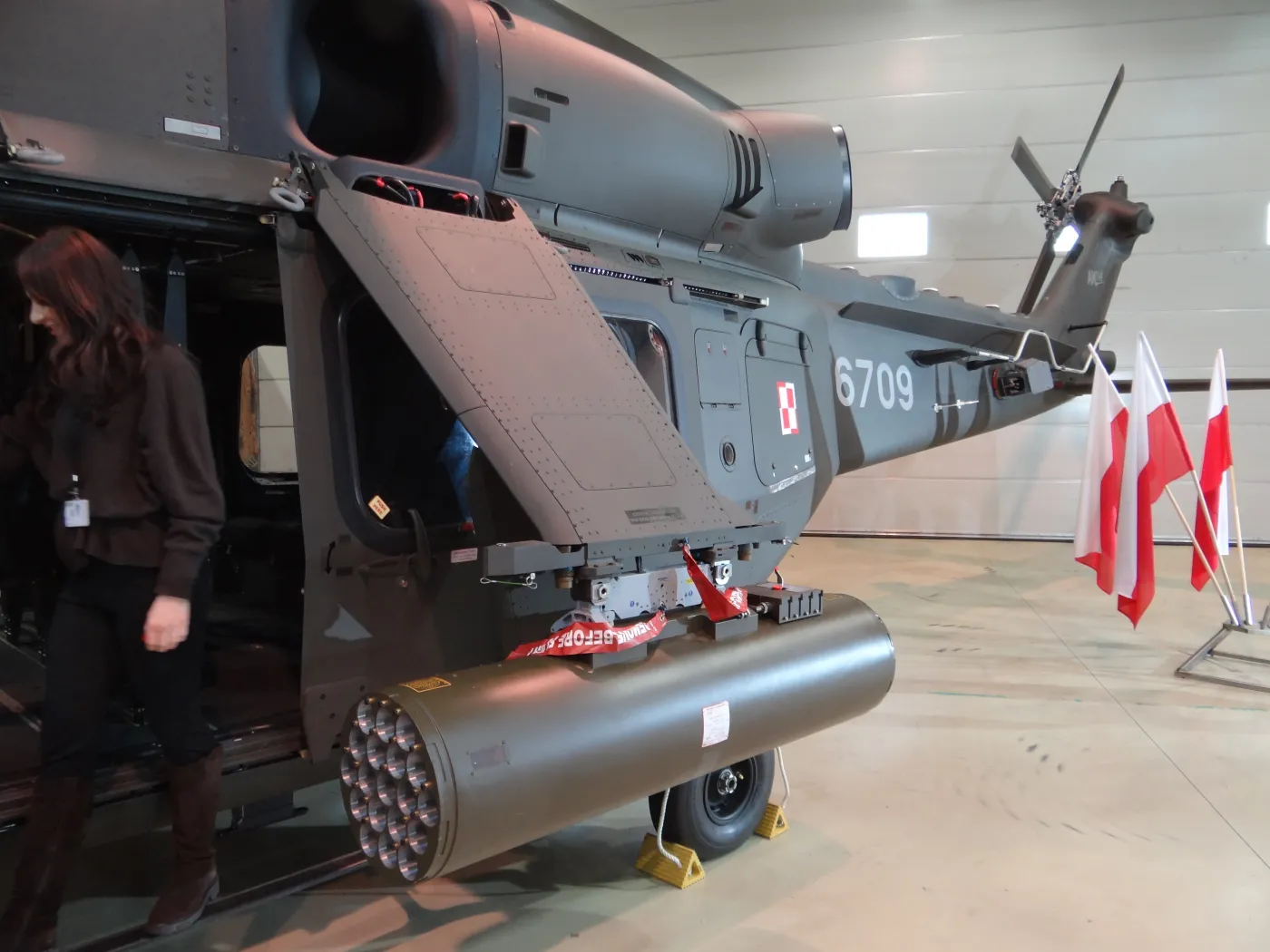 Zasobnik rakiet niekierowanych pod AW149 35 Brygady Kawalerii Powietrznej.