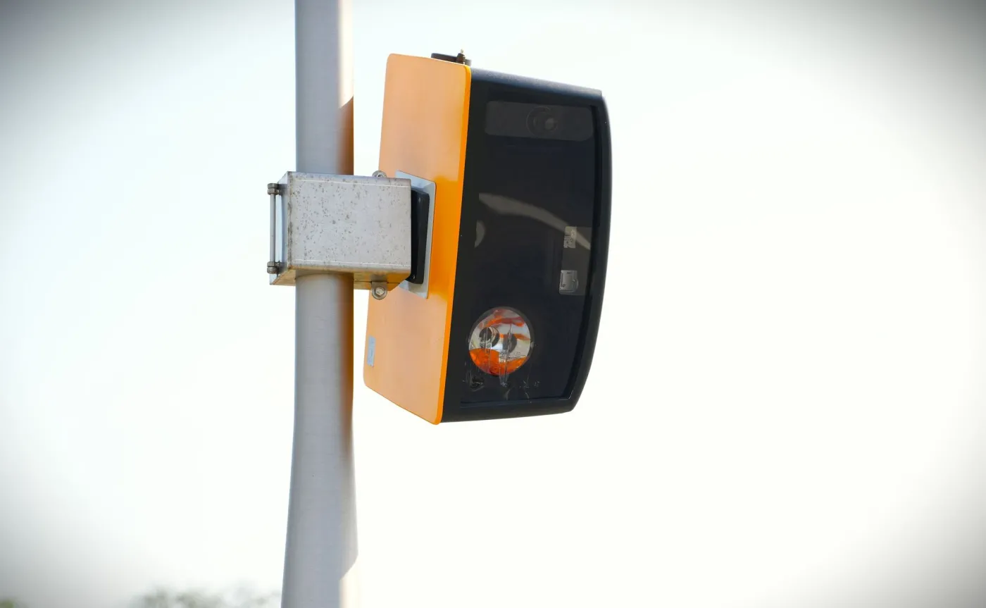 Połowa kierowców unika mandatów z fotoradarów. Rząd chce walczyć z luką w systemie