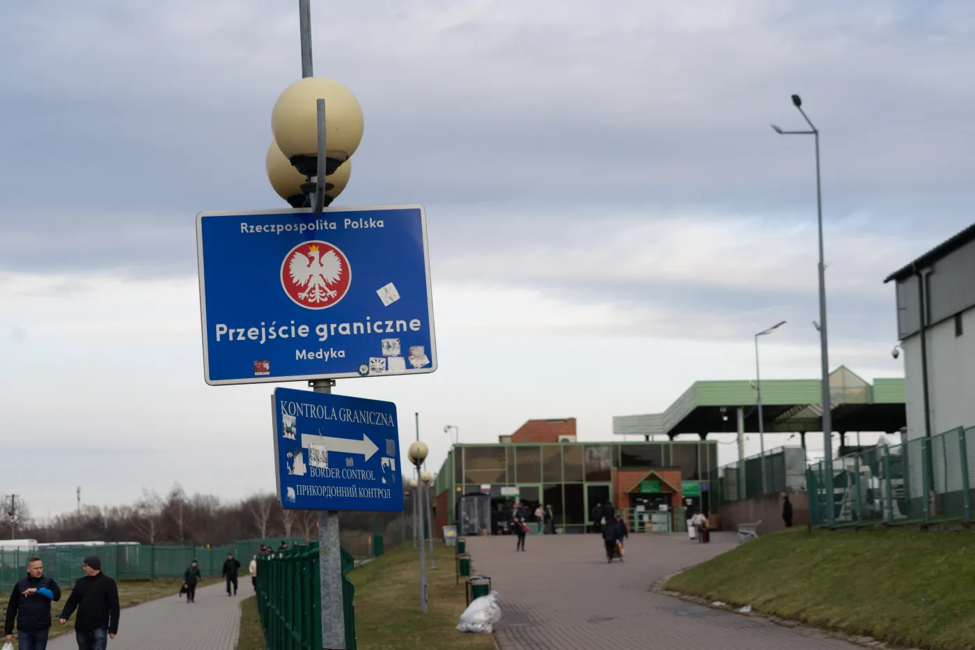 Przeprowadzka do Polski za pracą i nowym życiem wcale nie jest tak prosta: nowy dokument obnaża problemy pracowników z Unii Europejskiej