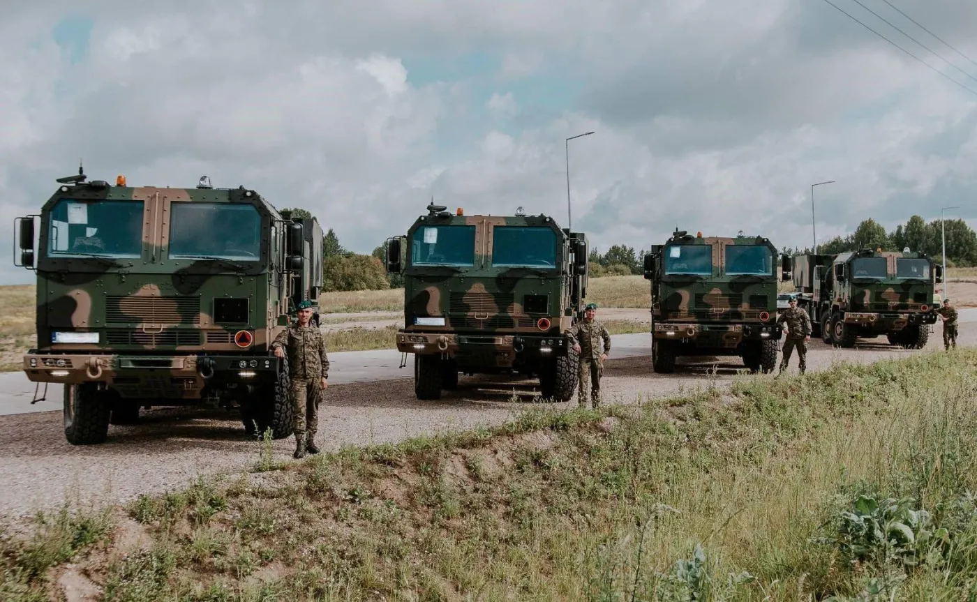 Jelcz z napędem 8x8 uzbrojony w wyrzutnię Homar-K, czyli koreańską K239 Chunmoo