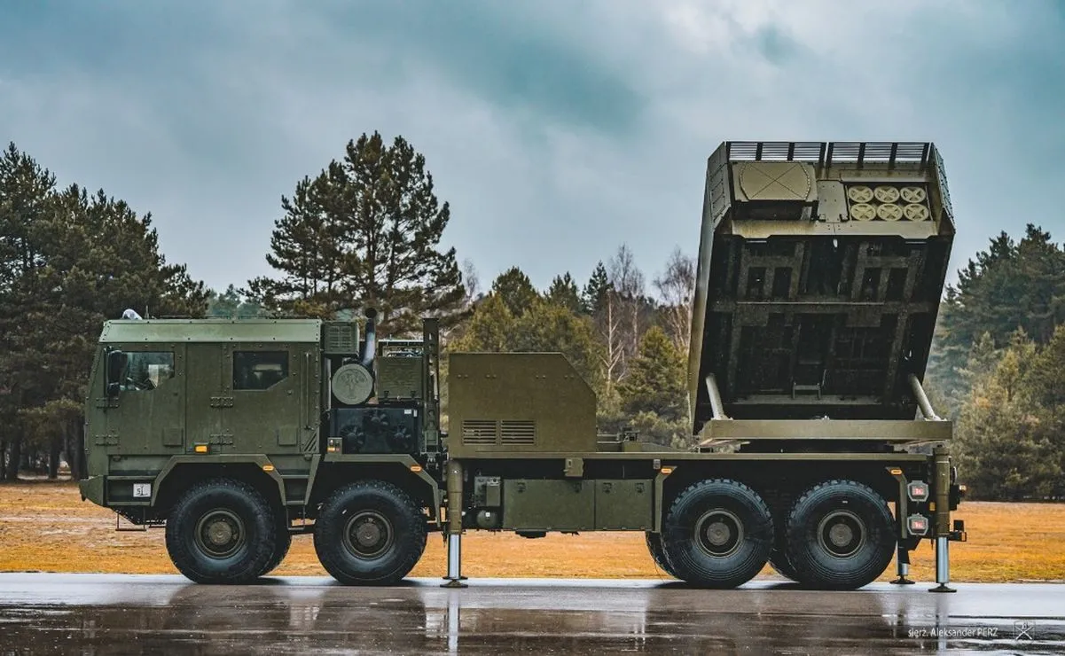 Jelcz z napędem 8x8 uzbrojony w wyrzutnię Homar-K, czyli koreańską K239 Chunmoo